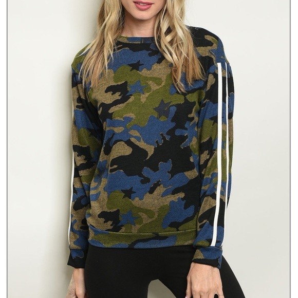 Blue & green camo sweatshirt sporty athleisure top